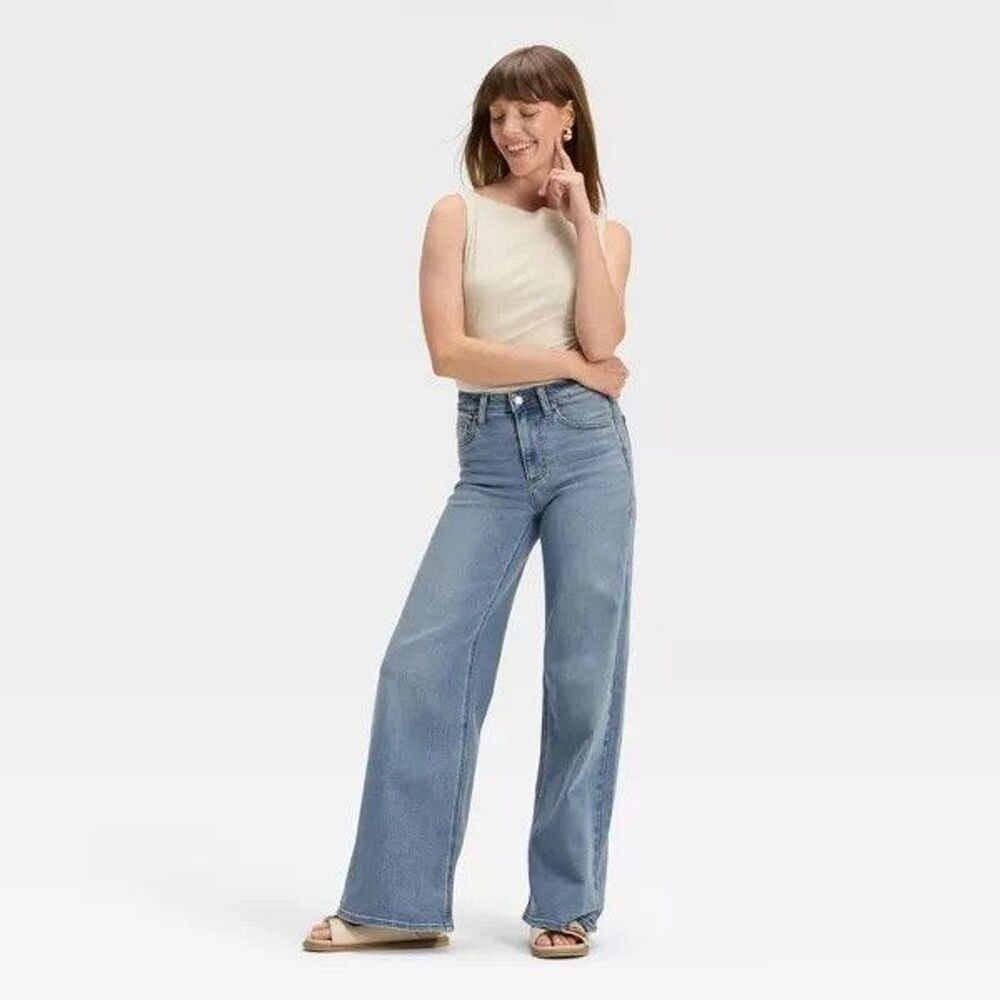 Women's High-Rise Wide Leg Jeans - Universal Thread™ Medium Wash 4